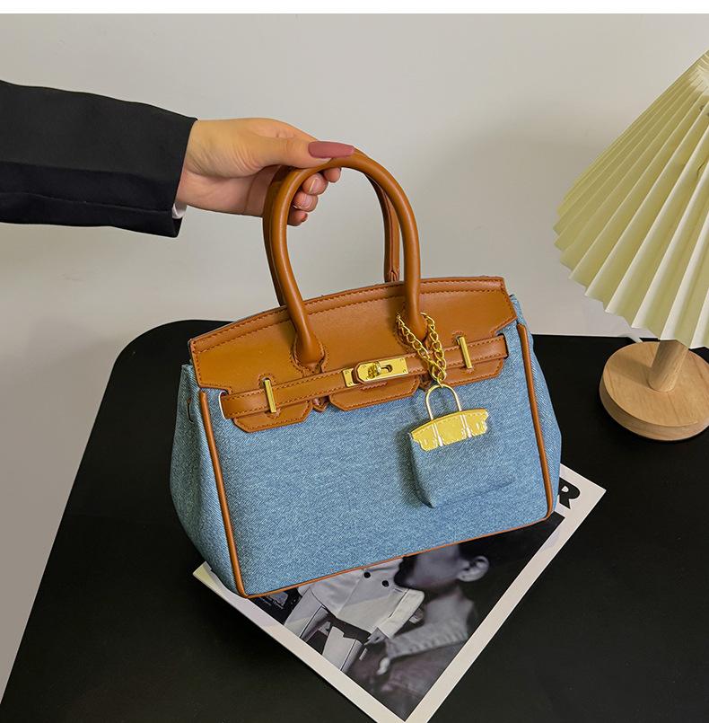 Borsa Portatile Kelly in Denim a Contrasto Platino da Donna Nuova 2026 Versatile a Spalla a Tracolla Ciondolo Donna