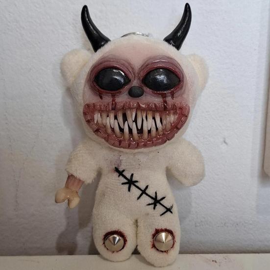 Gotycki Halloweenowy Brelok Ręcznie Robiony Punkowy Brelok z Dziwnym Horrorycznym Wzorem Lalki Akcesoria do Plecaka
