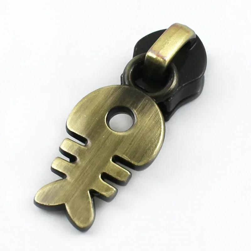 Meetee 5-20 Szt. 5# Suwak do Zamka Błyskawicznego na Zamki Nylonowe Stop Cynku Główka Zamka Dekoracja Brązowy Ciągnik Zamka Błyskawicznego Akcesoria do Szycia Kurtki Płaszcza