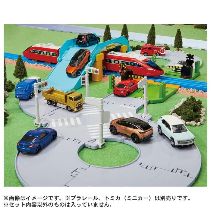 TAKARA TOMY Tomica Tomica Town Railroad Crossing, Overpass & Intersection Road Set - Toy Car - 3+ Years - 8 X 24 X 19 Cm