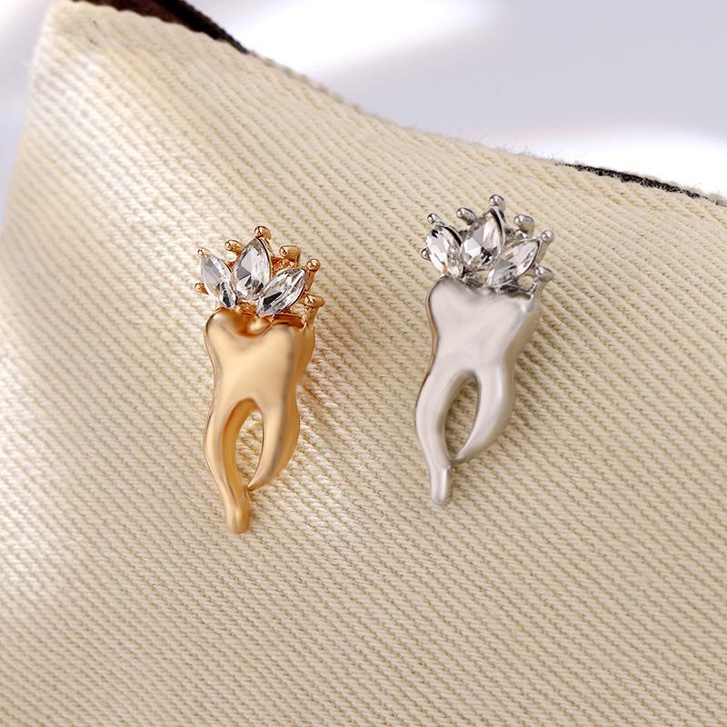 Delicate Teeth Brooch Diamond Inlay Crown Teeth Ornament Metal Badge Cute Pin