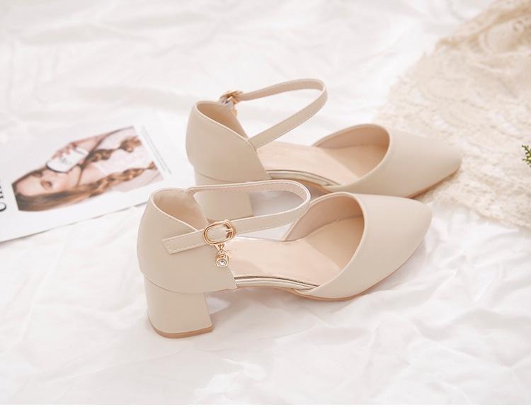 2025 new summer square head one-word buckle bag head sandals women's summer skirt work temperament medium heel high heel single shoes