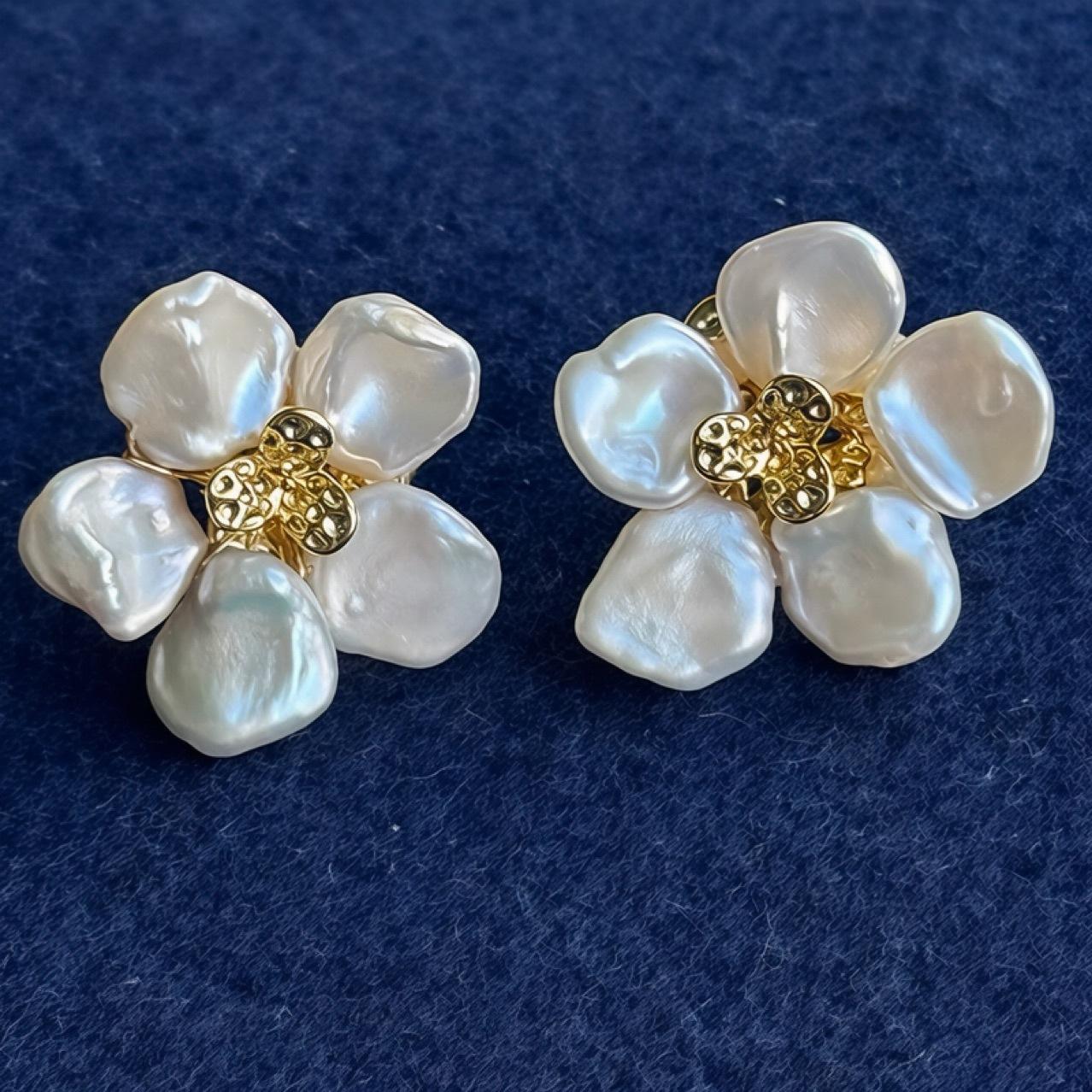 Natural Freshwater Pearl Flower Stud Earrings Heavy Handmade Petals Strong Light Baroque Earrings Silver Needle Large Flower Earrings Women one sizc