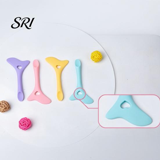 Eyeliner Shaping Tool Silicone Stencil Eyeshadow Guide Multi-Function Makeup for Lips Lashes Symmetrical Eyes Brows Reusable Precise Winged
