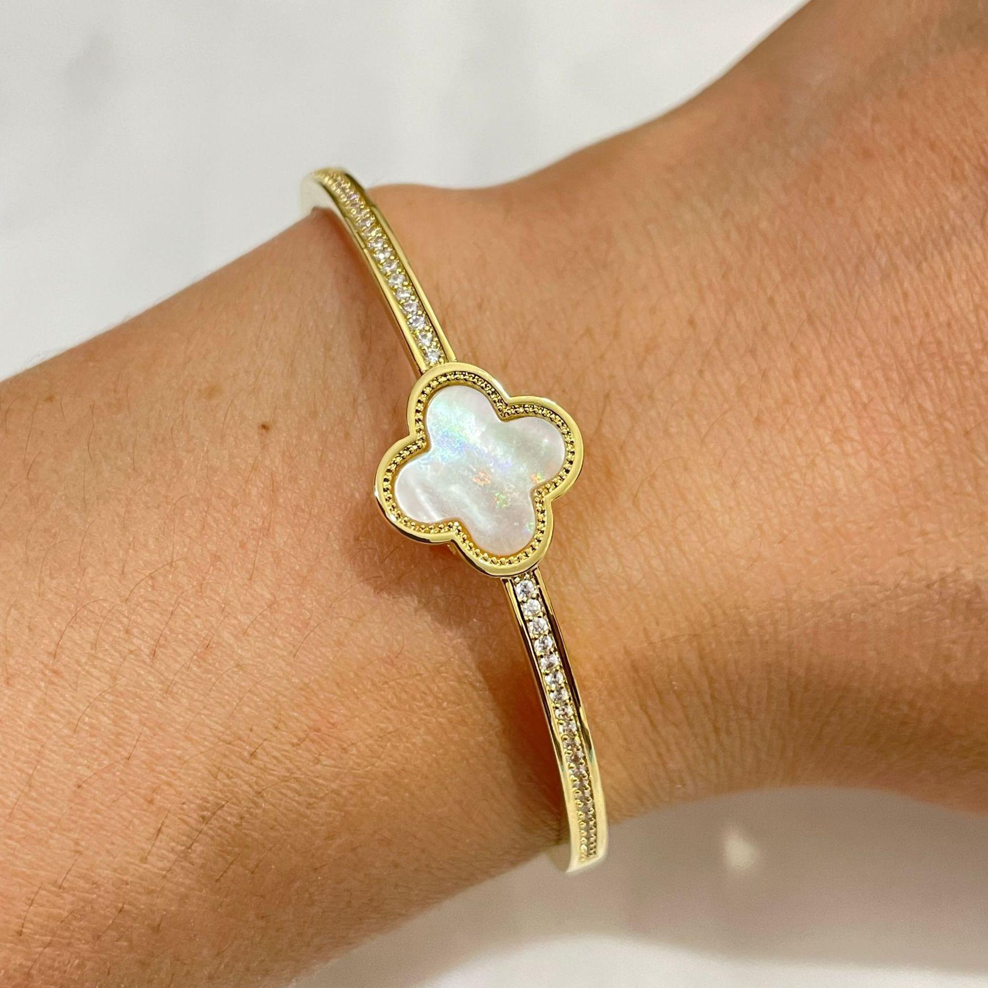 Large Natural Shell Four-leaf Clover Light Luxury Versatile Bracelet 17CM