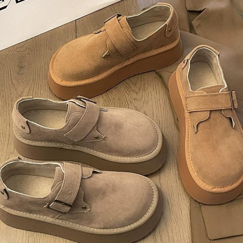 Retro women's autumn new models are trendy with thick soles and soft soles