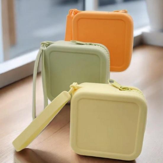 Silicone Storage Bag with Wrist Strap Square Shape Zipper Closure Waterproof Portable Keys Earphone Lipstick Cards Storage Pouch Samll Item Organizer