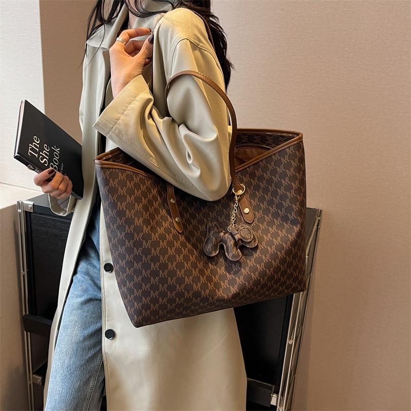 Premium sense large-capacity bag women's new niche versatile commuter bag fashionable shoulder tote bag