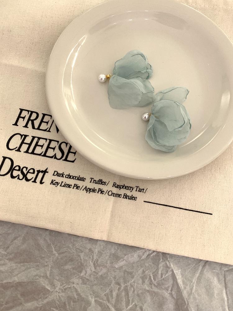 

Сережки Рожевий чай Романтичні канікули Біла квітка - Жіночі перебільшені аксесуари в пляжному стилі