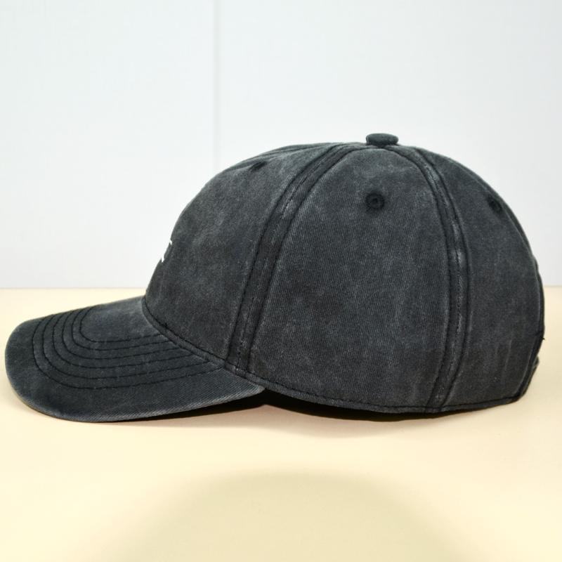 A Men’s Embroidered Cotton Adjustable Simple And Casual Baseball Hat