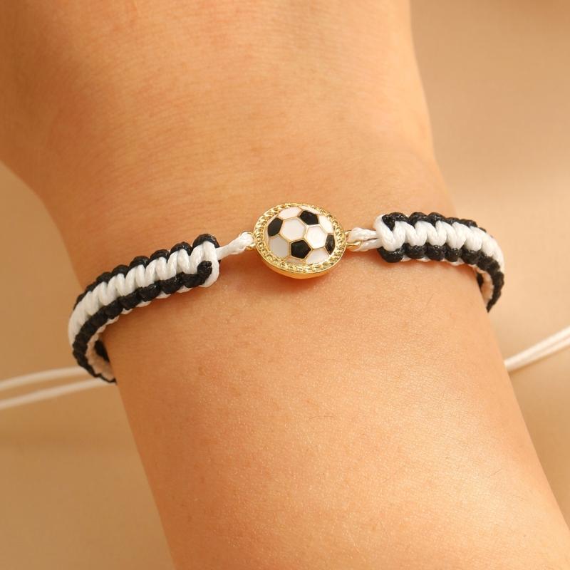 Handgefertigtes Sportarmband mit Motiven aus Fußball, Volleyball und Soccer für Fans und als Geschenk zu besonderen Anlässen