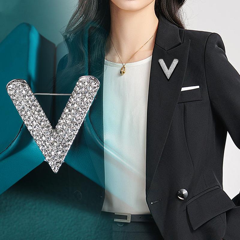 1/2Pcs Crystal Rhinestone Letter V Brooch Women English Alphabet Brooch Pin Corsage Unisex Collar Jewelry Clothes Bag Decor Gift