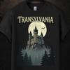Maglietta Transilvania Romania, T-shirt Gotica Vampiro Castello di Bran, Souvenir Regalo Viaggio Halloween, Top per Amante Wanderlust Vacanza Castello Gotico