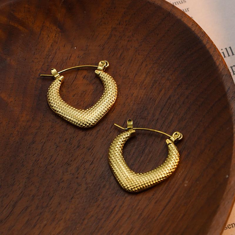 French Minimalist Personality Niche Jewelry Texture Design Titanium Steel Earrings Geometric Casual Wind V-Shaped Ear Buckle
