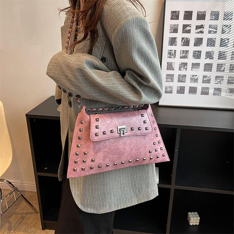 Bolso Bandolera Chic Vintage con Remaches - Cuero Sintético Impermeable, Correa Ajustable, Color Sólido con Cierre de Beso