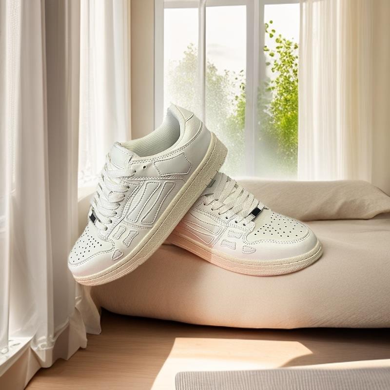 Trendy sneakers that are stylish and versatile: comfortable soft-soled casual wear that breathable