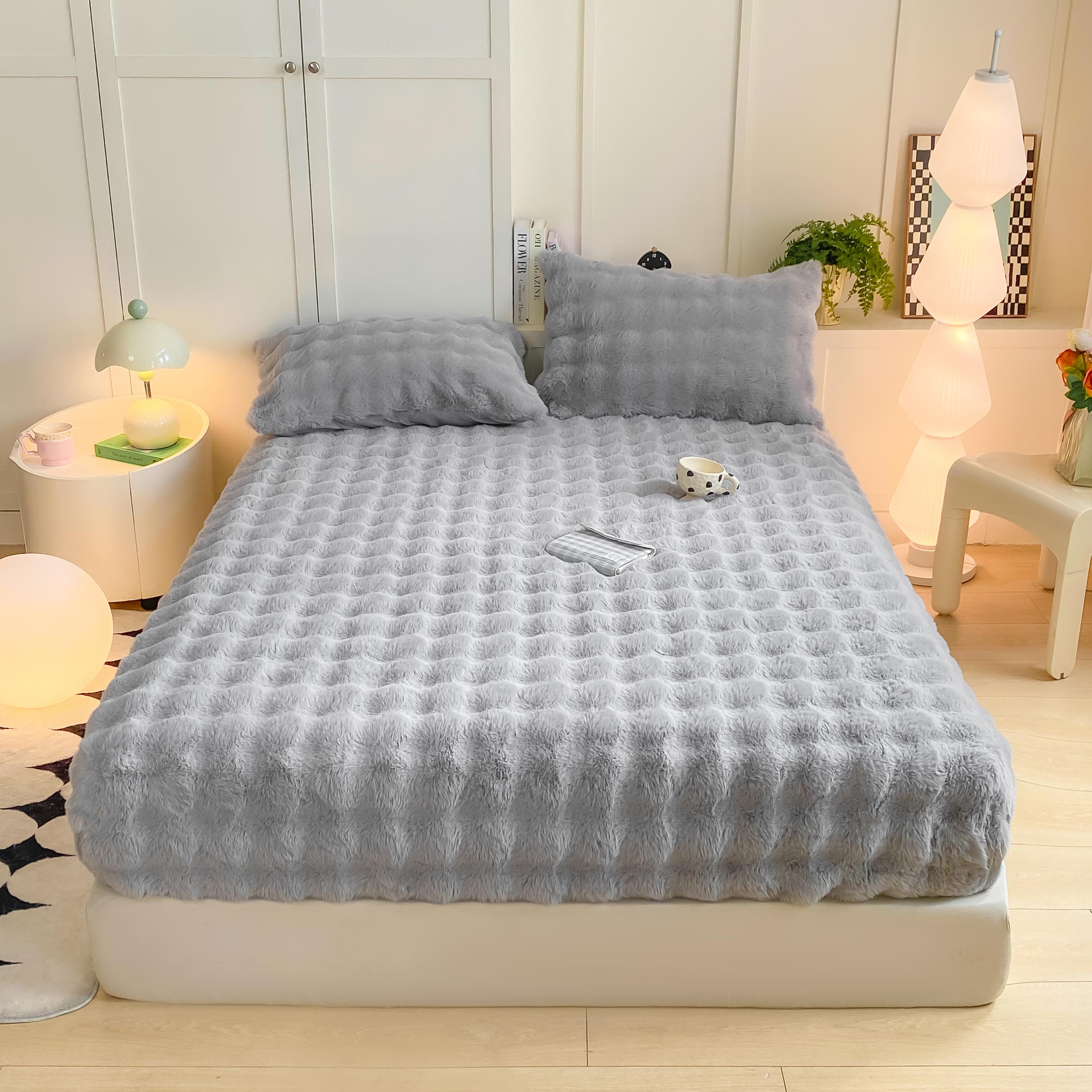 

Premium Quilted Mattress Protector - Ultra-Soft Plush, Non-Slip Solid Color Design. Breathable Thermal Fabric 60cm x 120cm 1pc
