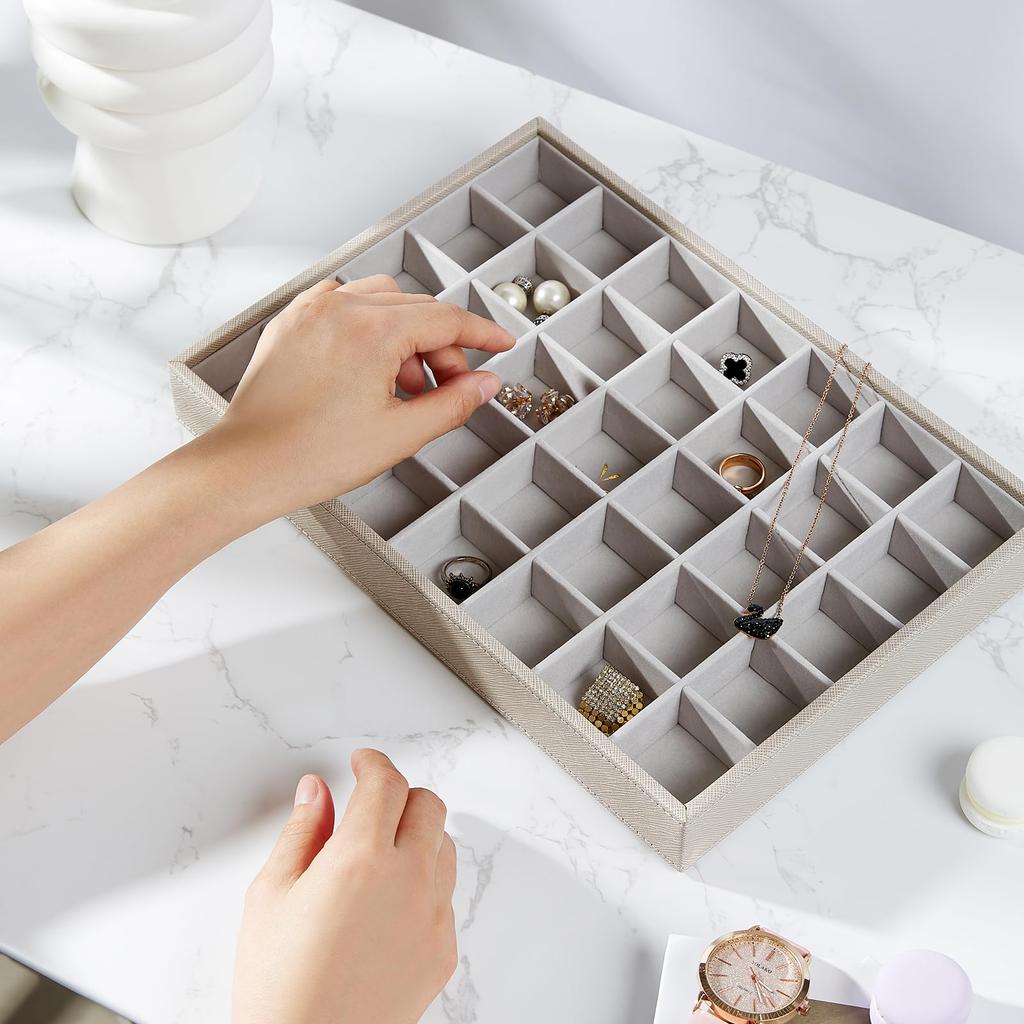 Vee&In. Jewelry Box, Multi-layered Fashion Accessory Storage Case, Earring Case, Easy Organizing of Jewelry, Ideal Accessory Case for Women, Clear Dis