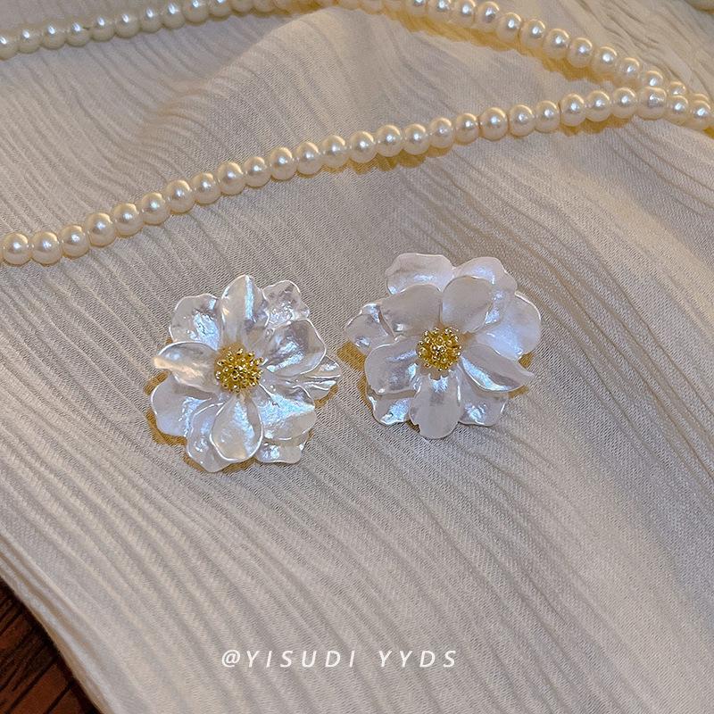 Chiffon Fairy Flower Earrings: Elegant, Delicate Studs with a Whimsical Forest-Inspired Design for a Gentle, Stylish Touch.