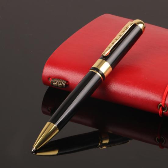 1,0 mm kuličkové pero Hladké psaní Rychlé schnutí Konstantní inkoust Rotující jádro ven Poznámka Vyměnitelné kulové pero do školy.