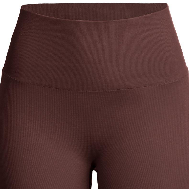Seamless Ribbed Peach Lifting Yoga Shorts—Super Stretch Slimming Three-Quarter Pants for Running and Fitness