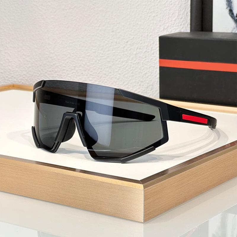 

Excellent designer trendy large-frame windproof outdoor women s sunglasses, sporty and fashionable unisex sunglasses 04w C1Without box