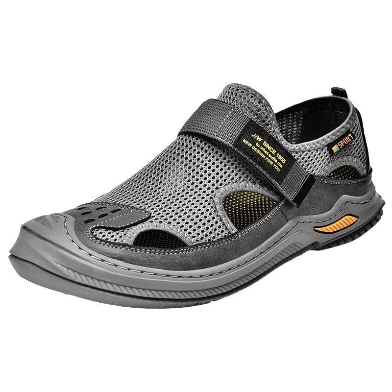 Fashion Summer New Man Outdoor Sandals Beach Casual Baotou Hole Shoes for Men Breathable Platform Beach Indoor Roma Sandals Zapatillas
