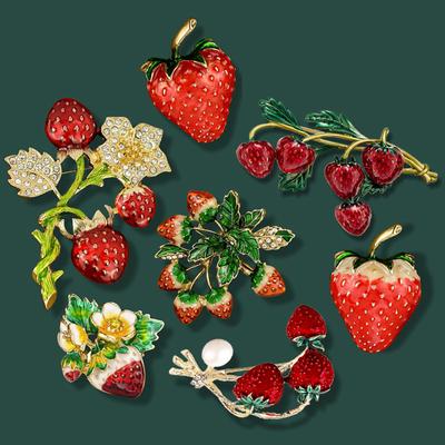 Fashion Enamel Fruit Strawberry Brooch Pins Temperament Charm Women's Inlaid Rhinestone Flower Brooches for Women Jewelry Gifts