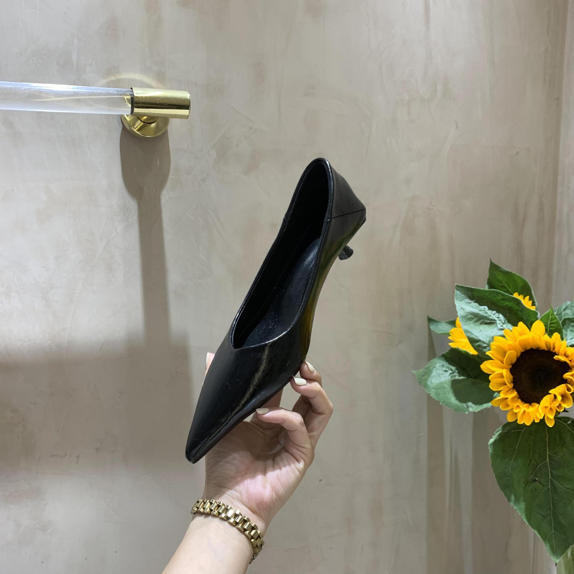 

Туфли на высоком каблуке женские телесного цвета на маленьком каблуке из мягкой кожи с тонким острым каблуком и мягкой подошвой французские нежные туфли с юбкой туфли на низком каблуке женские 40 чёрный