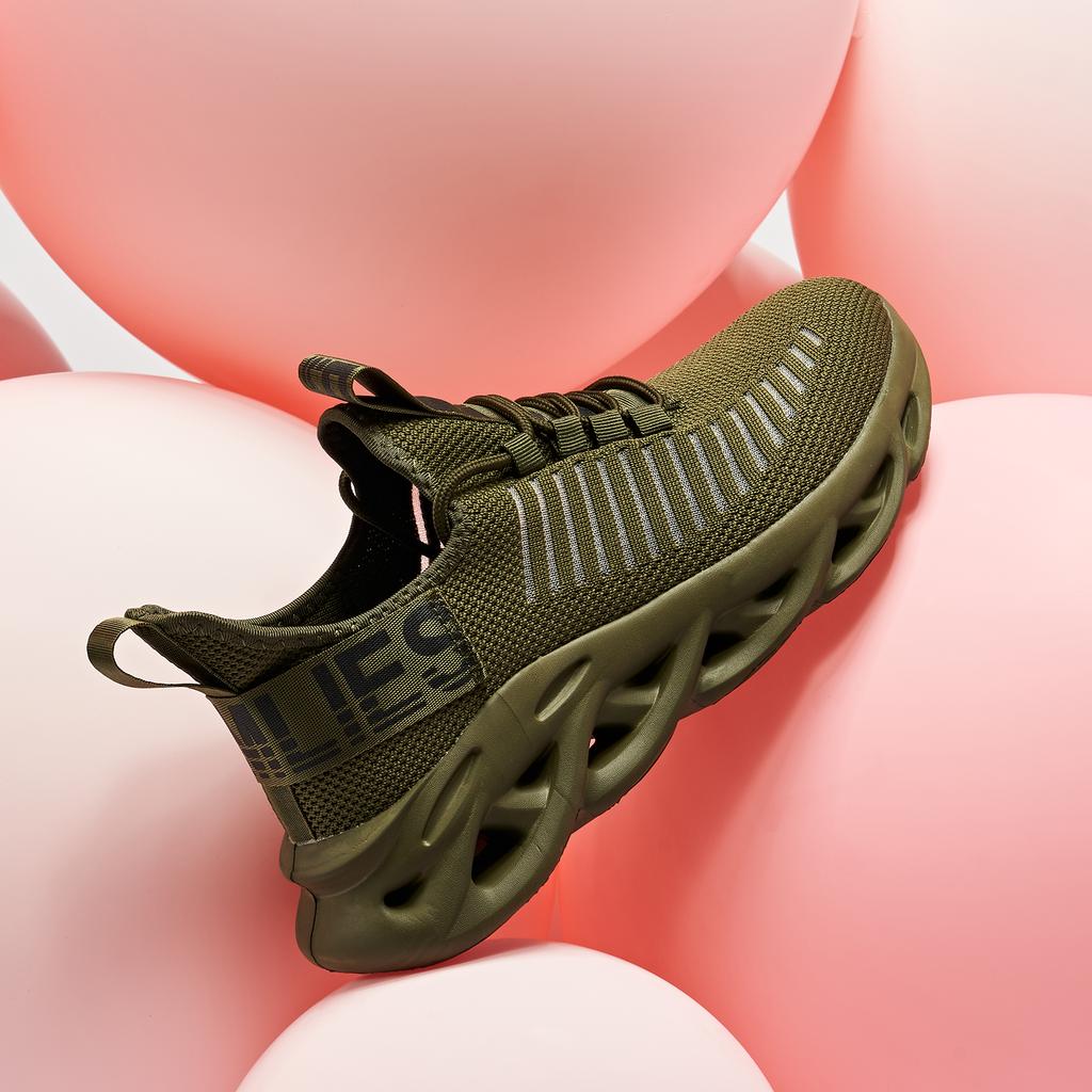 New Men's Casual Sports Shoes Breathable Lightweight Fashionable Simple Outdoor Running Shoes Men's Driving Shoes