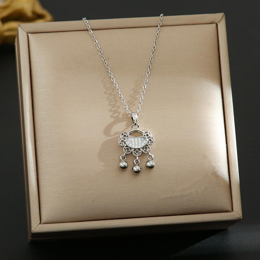 Four Leaf Clover Pendant Necklace For Women Fashionable Zircon Crystal Adjustable Chain Delicate And Versatile Jewelry