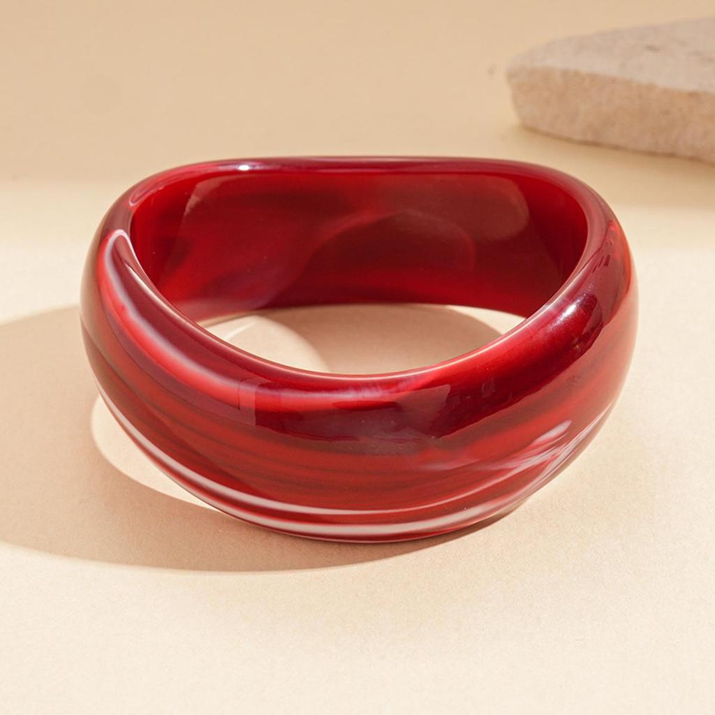 European & American Geometric Rivet Star Bracelet: Luxurious, Fashionable, Versatile, and Exaggerated Jewelry for Women.