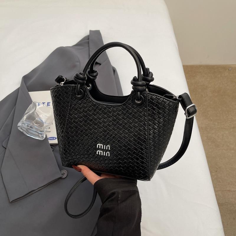 Niche woven bags women's new summer versatile messenger bags fashion handbags bucket bags