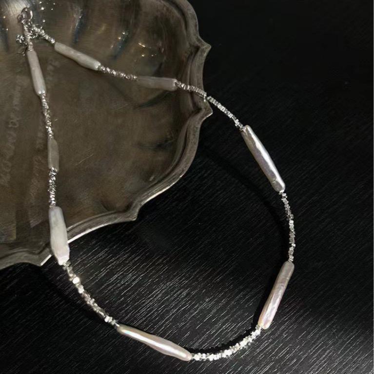 S925 Silver Freshwater Pearl Necklace: Elegant Baroque Toothpick Clavicle Chain for Women.