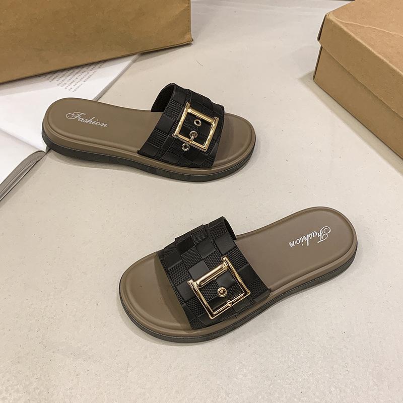 Hausschuhe in Übergröße Damen Sommer neue flachbodige Hausschuhe Metallschnalle zum Ausgehen Ein-Wort coole Hausschuhe