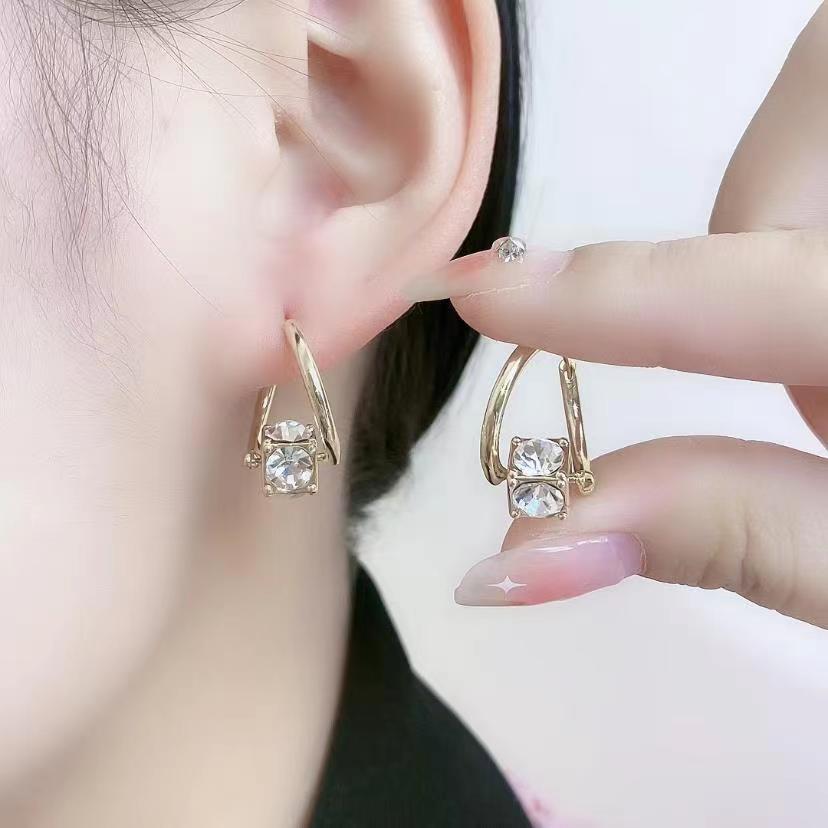 Light Luxury Niche Design, High-end Earrings, Small and Exquisite, Rotatable Zircon Ear Buckle, Women's Versatile Earrings