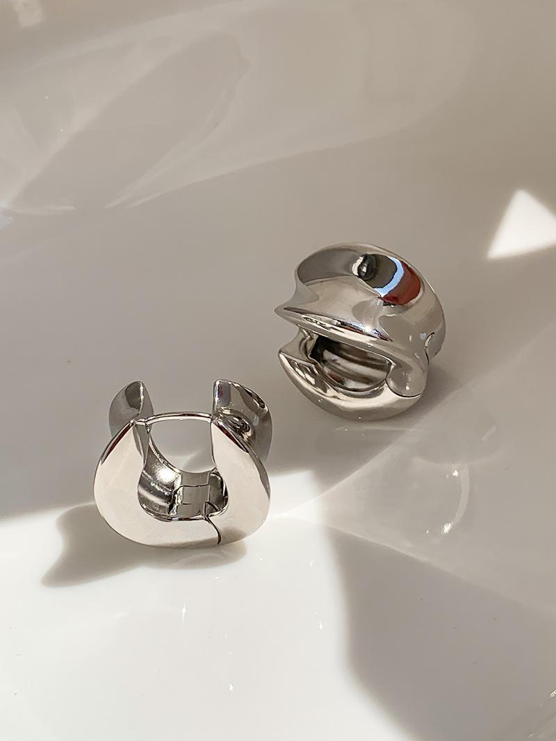 

Trendy wide-edged metal heavy industry, high-end earrings, hipster, frigid, wind temperament, ear buckles, women срібний