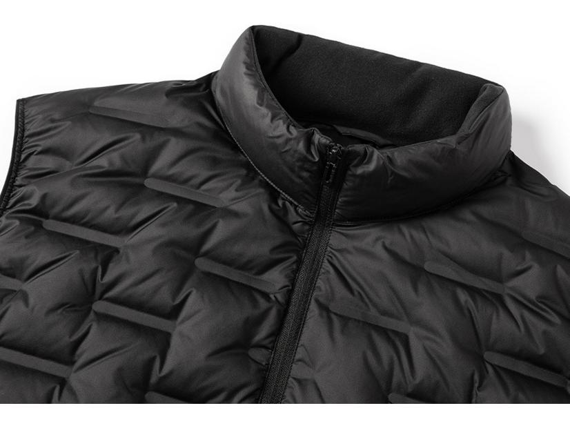 Leichte Daunenweste für Herren - Herbst/Winter Stehkragen Gilet mit Innenlage aus weißer Entendaune. Kurze, ärmellose Jacke.