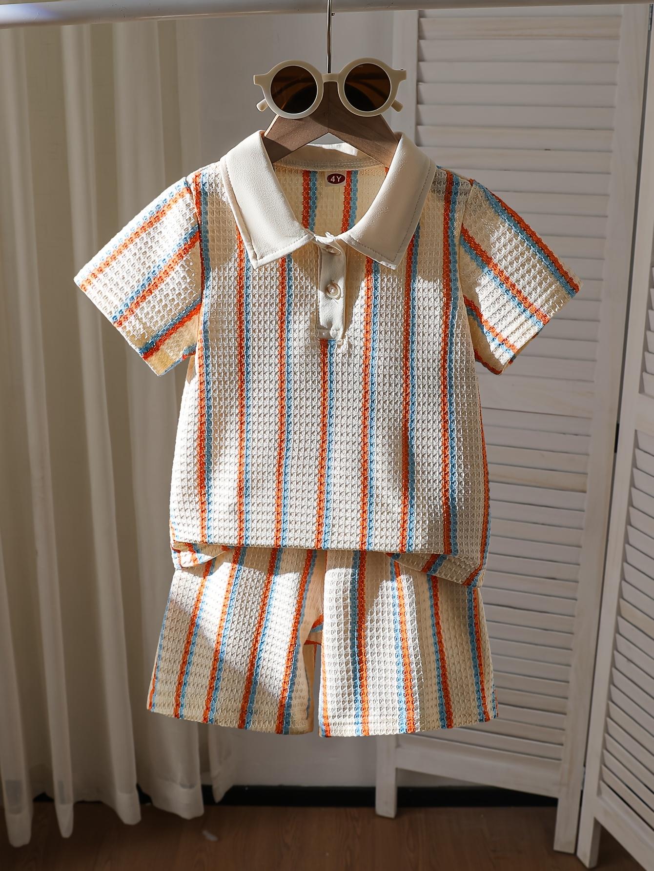 Summer boys stylish and cool 2-piece set with polka-dot stripes, polo collar, short sleeves, and shorts – perfect for casual wear 4Y
