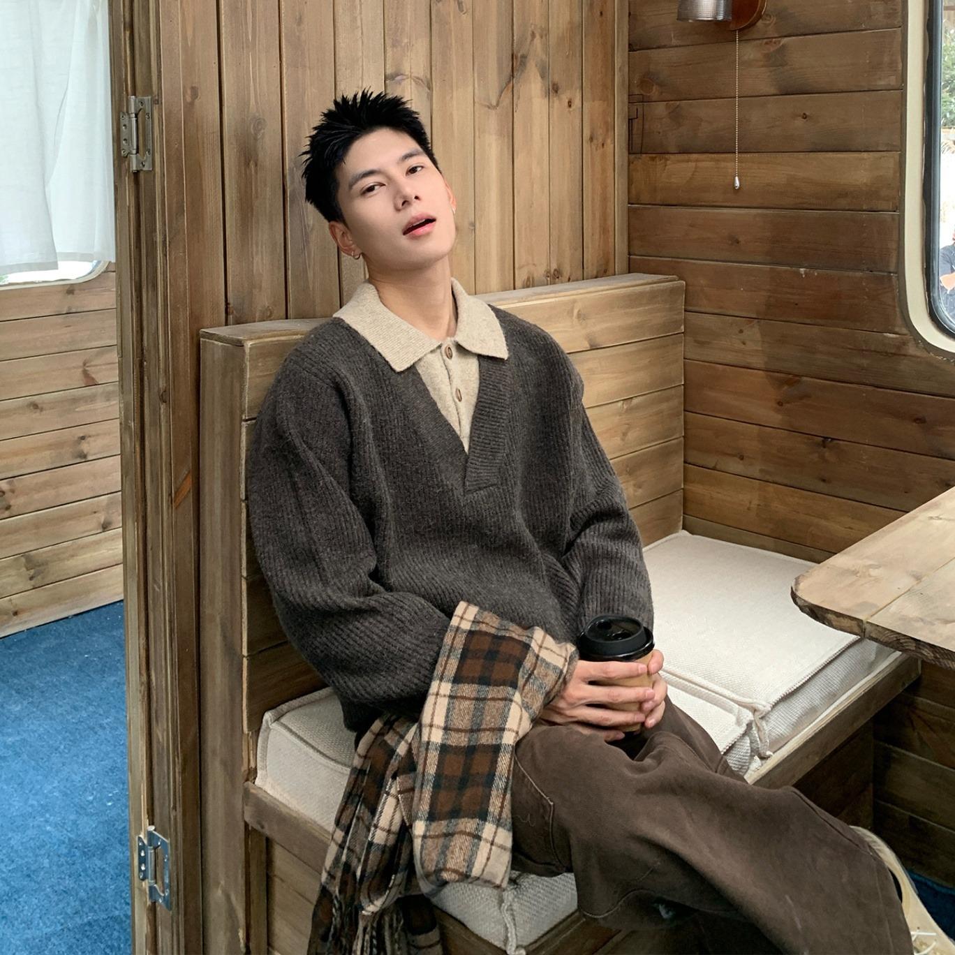 

Men s Dark Grey Faux Two-Piece Lapel Sweater – Polo Collar Knitwear for Autumn/Winter Medium кавовий