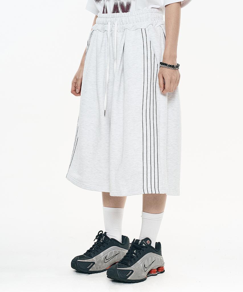 EASY NO EASY One-Pleat Bermuda Sweatpants - Black