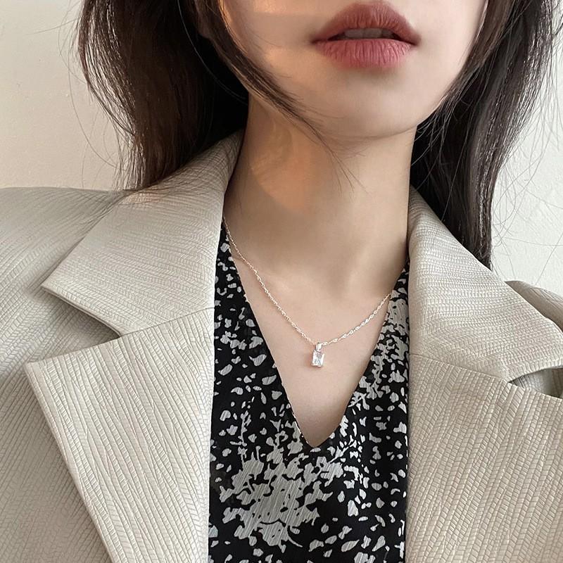 Wind Pearl Shell Summer Necklace Women'S Bow Does Not Fade Design Sense Collarbone Chain Jewelry