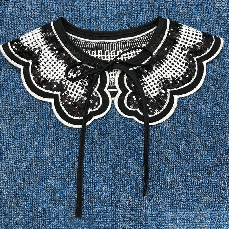 Vintage Palaststil Damen Puppen Falscher Kragen Hohlblumenspitze Rüschenbesatz Halbes Hemd Halskette Schal Wickeltuch Revers Bluse