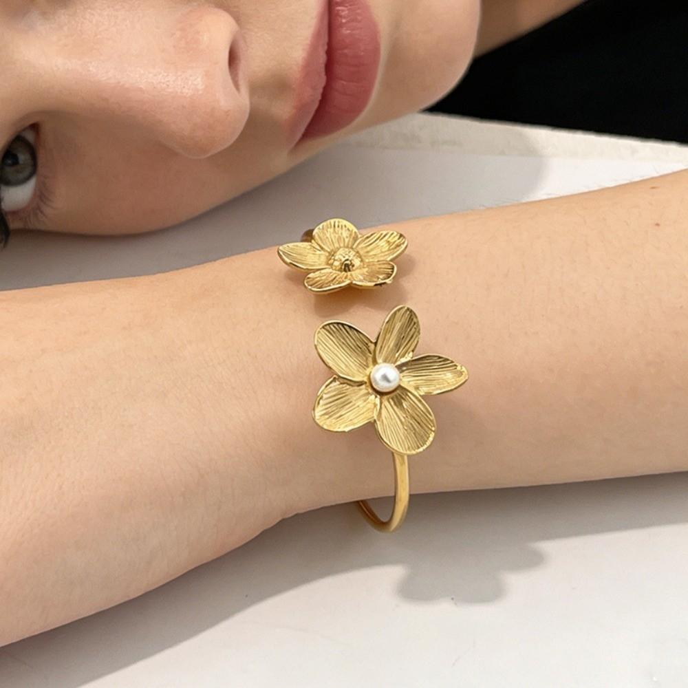 Fashion Flower Cuff Bracelet Gold Color Open Arm Bangle Exquisite Vintage Elegant Bangles  Wedding