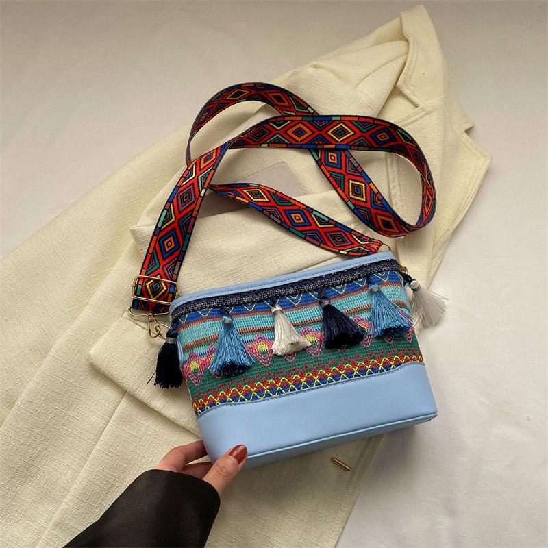 

Stylish Blue And Brown Canvas Shoulder Bag For Women With Trendy Tote Design синий