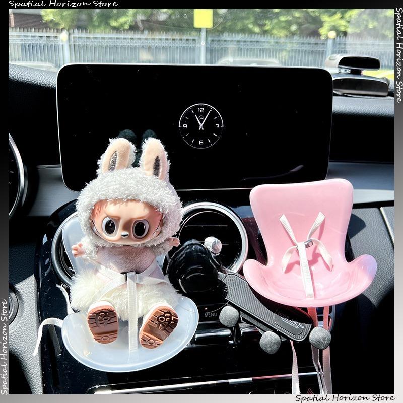 Mini Bambola di Peluche Seggiolino di Sicurezza Kawaii Labubu Bambola Idol Sedile Ornamento Auto Decorazione Accessori per Aromatizzazione Aria Auto