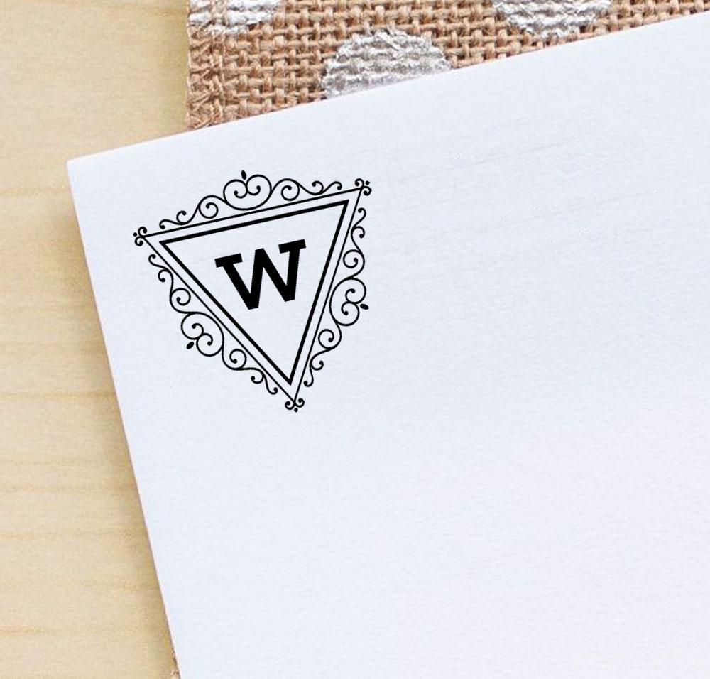Printtoo W Alphabet Monogram Initial Triangle Swirl Border Office Stationary R-40 Self Inking Rubber