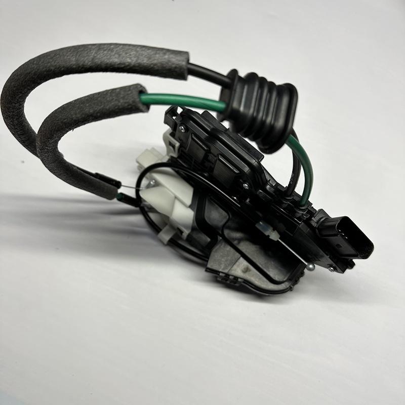 Front Right RH Door Lock Actuator For Kia Sorento 2011 2012 2013 2014 813202P010 81320 2P010