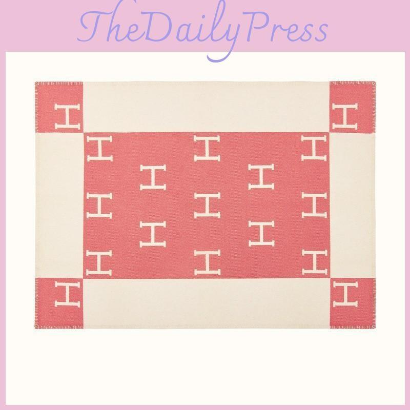 Blanket Flannel Simple With Letter Print Design Suitable For Daily Festival Gift