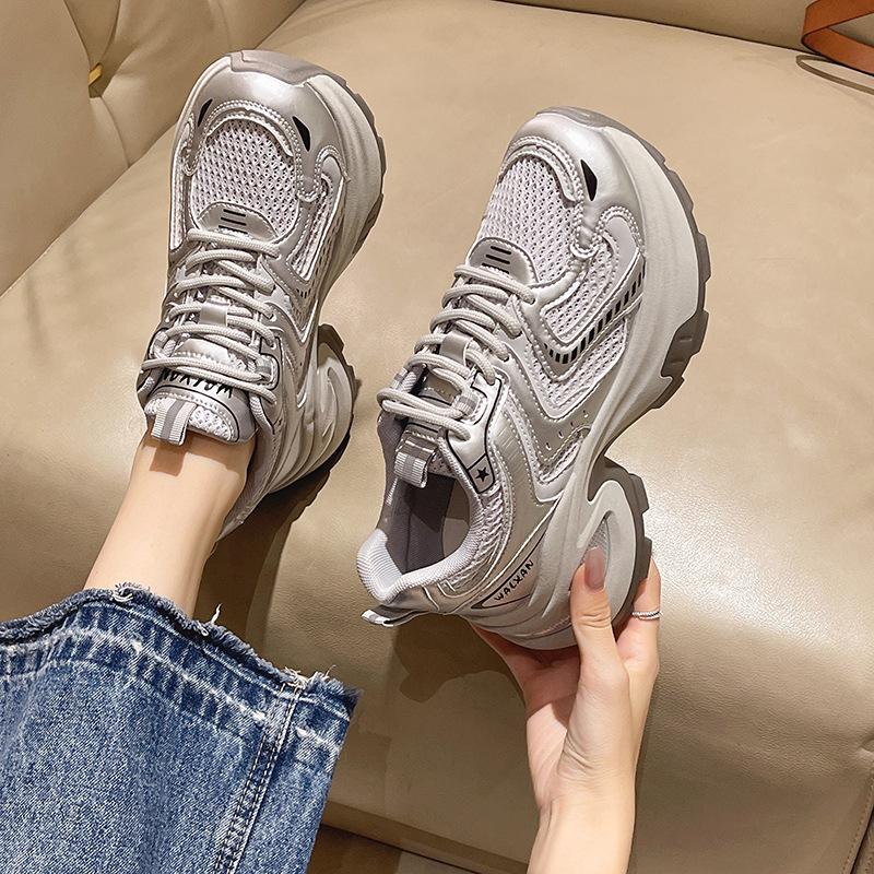Höhenvergrößernde Dad-Schuhe Damen 2024 neu vielseitig gebraten Street dicksohlige Retro atmungsaktives Mesh leichte lässige Sportschuhe Tide